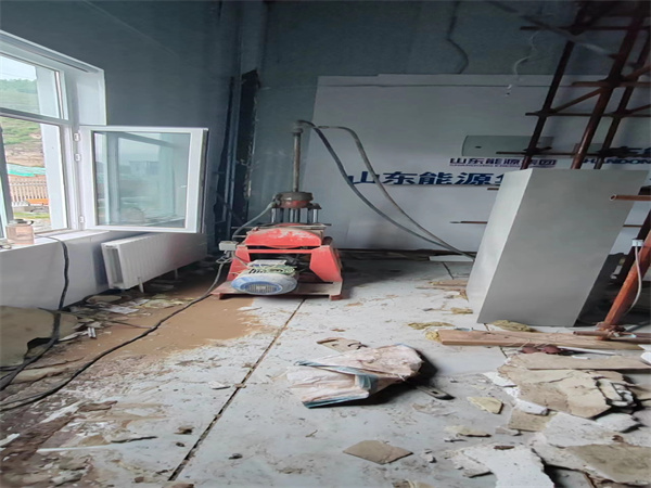 平坝地基基础下沉墙体裂缝加固注浆顶升施工